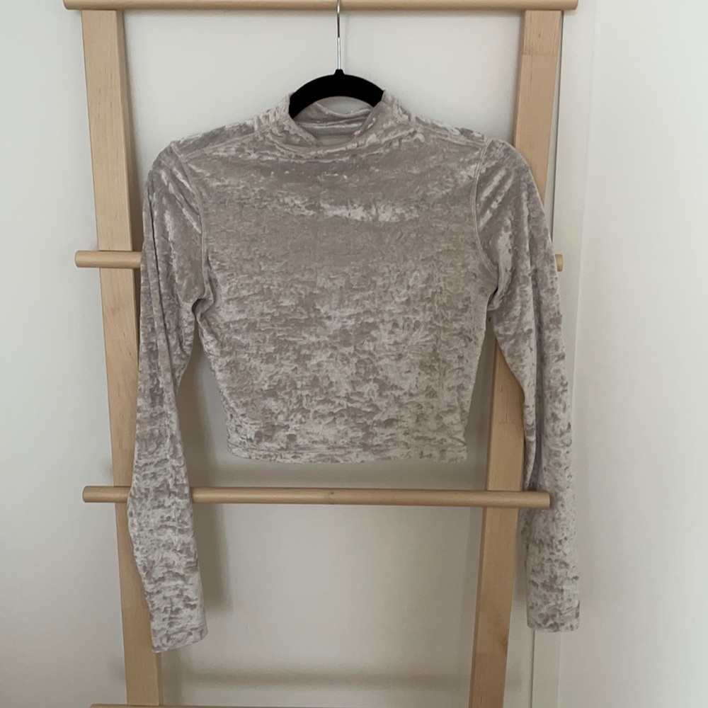 Lululemon Velvet mock neck crop top